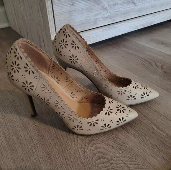 Lauren Conrad Pumps - Picture 1 of 2